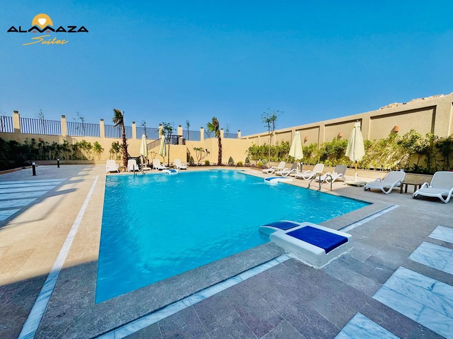 Terasa pri bazéne v Almaza Suites, Hurghada