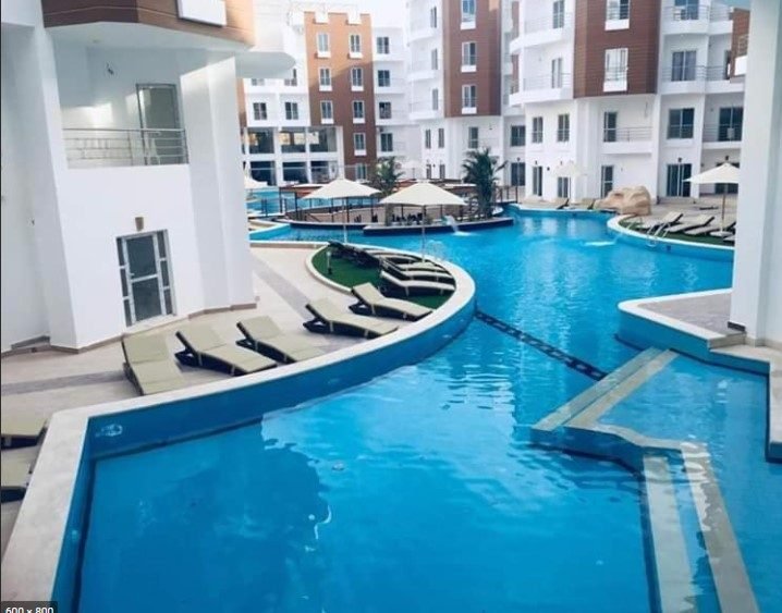 Aqua Palms Resort — bazén a bytové domy