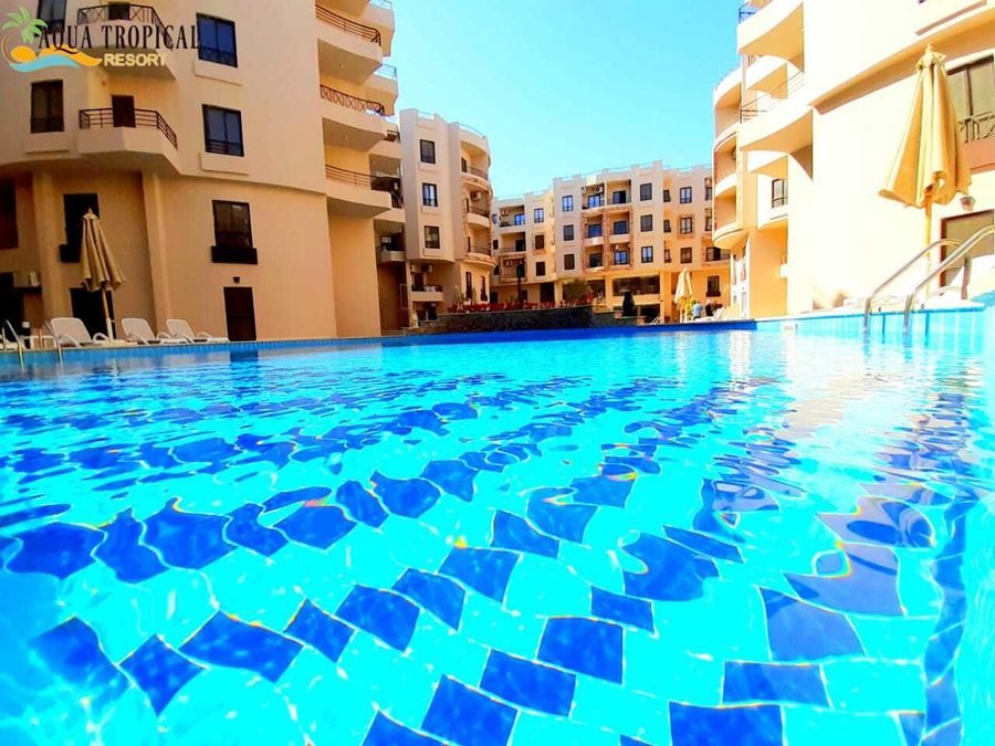 Aqua Tropical Resort — bazén s mozaikou