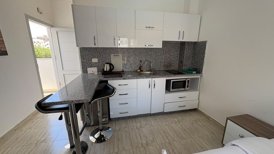 Studio v Aqua Palms — kuchyňský kout s barem
